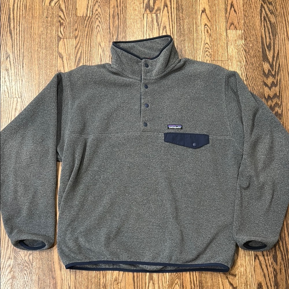 Men's Gray Patagonia lightweight snap t